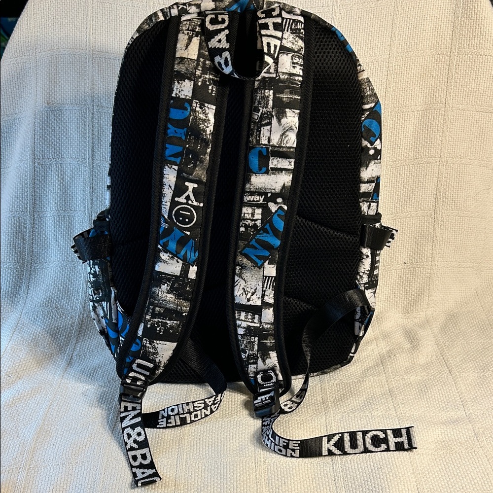 Kuchen and Bag Shark Backpack - Red, Black, Blue and White - Picture 2 of 8